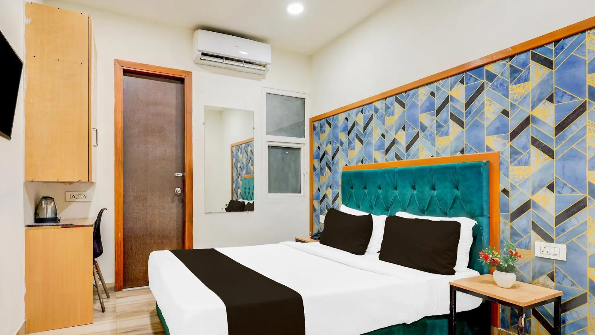 Super Townhouse Hotel Silver Saffron Delhi